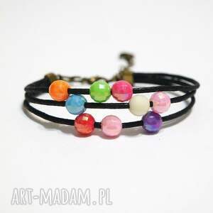 Czarna i kolorowa bransoletka handmade ze sznurków i koralików