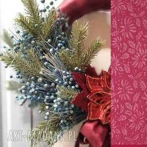 dekoracje świąteczne czerwono - niebieski wieniec bożonarodzeniowy, niebiesko