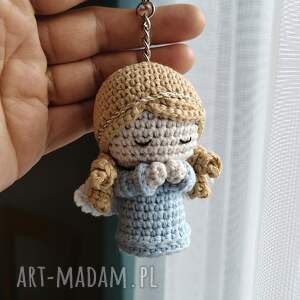 Prezent aniołek - szydełkowy brelok