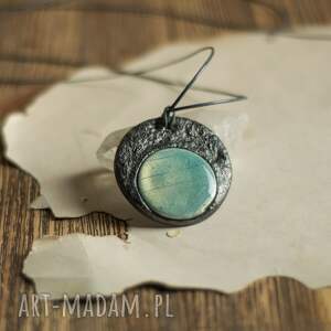 księżycowy wisior z mieniącym się kamieniem żywicy biżuteria fantasy