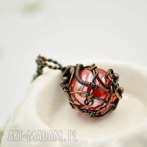 ceglasty amulet - naszyjnik z wisiorem ze szkłem szklana kulka, biżuteria