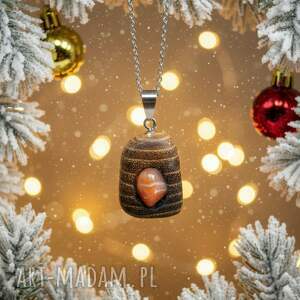 drewniany wisiorek - akacja i karneol ręcznie rzeżbiony naszyjnik z drewna