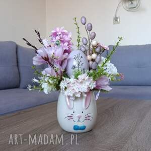 Wielkanocny stroik z ceramicznym zajączkiem - fioletowe jajko i wiosenne kwiaty do domu (31 cm)