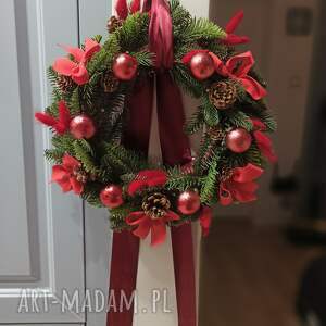 pomysły na prezenty na święta Czerwony, tradycyjny wieniec