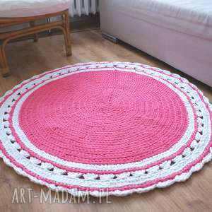 dziergany na szydełku okrągły dywanik diy różowo biały, szydełkowany