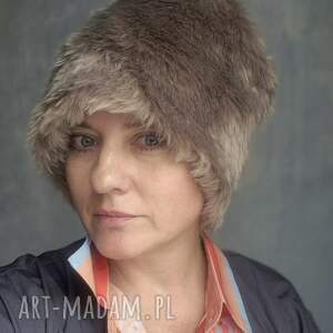 futrzana czapka brązowa płowa smerfetka na podszewce rozmiar uniwersalny bardzo