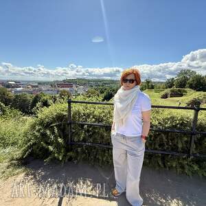 Prezent Puchata chmurka, chusta na drutach, na szyję