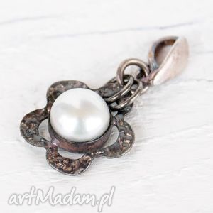 stokrotka z perłą wisiorek b246, zperłą, srebrny