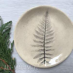 handmade ceramika talerzyk z roślinką