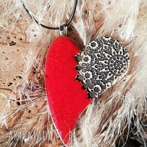ceramiczny naszyjnik wisiorek w kształcie serca asymetryczne czerwone serduszko