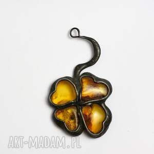 Mała koniczyna z bursztynem bałtyckim - brelok handmade