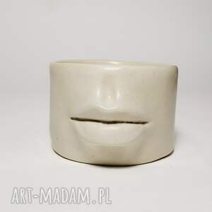 kubek z ustami ceramika artystyczna rzeźba użytkowa, interior design, wystrój