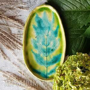 handmade ceramika owalna podstawka z motyewm roślinnym