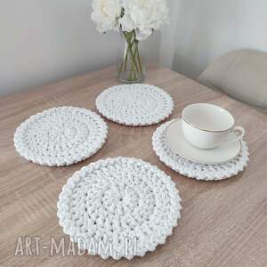 Komplet podkładek szydełkowych pod kubki 4szt 20cm