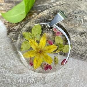Naszyjnik z botaniczną kompozycją z2096, okrągły wisiorek