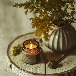 handmade świeczniki świeca sojowa o orientalnym zapachu paczuli z cedrem himalajskim