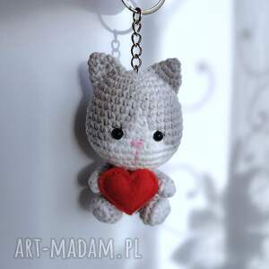 Prezent breloczek kotek z serduszkiem, na walentynki