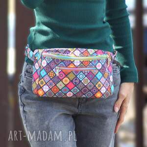 Prezent saszetka midi z kieszonkami, kolorowa mozaika
