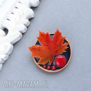 Flowing Lines: broszka z liściem klonu (leśne skarby, jesień, natura, jesienny liść)