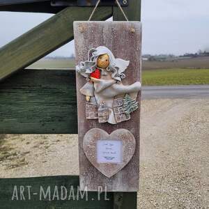 z kamieniczkami - Opiekun domowego spokoju, anioł z glinki