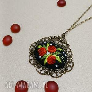 ręcznie haftowany wisior erta ale na filcu stylowo, boho, niebanalnie bez