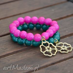 ręcznie robione bracelet by sis: zielone korale ze złotym kwiatem