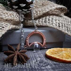handmade wisiorki wisior miedziany lunula z kryształem górskim