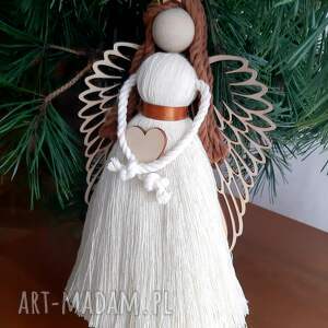 aniołek w kremowej sukience ze sznurka na prezent, sznurkowe dekoracje