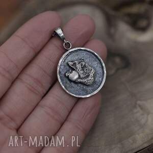 Prezent Okrągły wisior z szopem praczem ze srebra