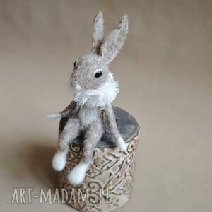 Prezent Zając z kryzą - figurka filcowana