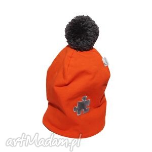ręczne wykonanie czapka pomarańczowa z szarym pomponem „mój puzzlowy