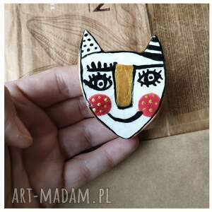 wylegarnia pomyslow broszka ręcznie malowany kot i ceramika