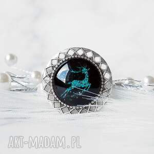 świąteczne prezenty ARTYSTYCZNA BROSZKA Z AŻUROWYM WYKOŃCZENIEM