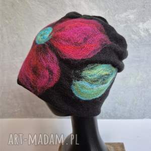 czapka wełniana filcowana zimowa czarba ostatnia, handmade w kwiaty