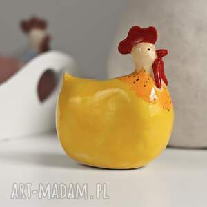 żółta kura na wielkanoc kurka dekoracja wielkanocna, domu