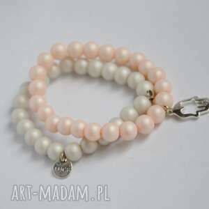 handmade bracelet by sis: hamsa w pudrowych perłach