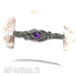 bransoletka fauna ametyst w makramie zielona z kamieniami, kamienie