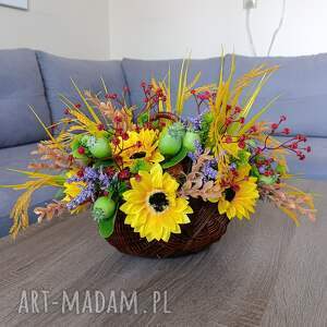 dekoracja jesienna w koszyku wiklinowym. kosz ze Dom