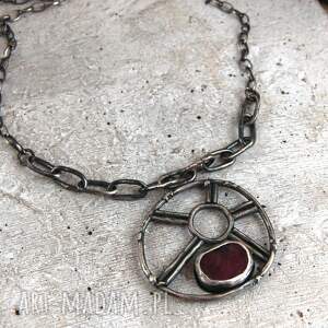surowy rubin - naszyjnik, duży wisior, naszyjnik z rubinem, wisior