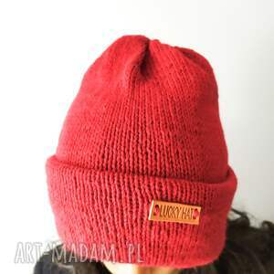 pomysł na świąteczny upominek Cerwona czapka z wełny alpaki podwójna