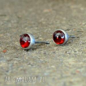klasyczne sztyfty, granaty kolczyki