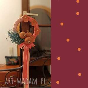 uroczy, jesienny wianek w pastelowych barwach, rozowo niebieski, brzoskwiniowy