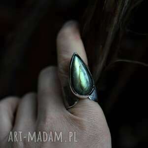 pierścień z zielonym labradorytem, biżuteria minerałami