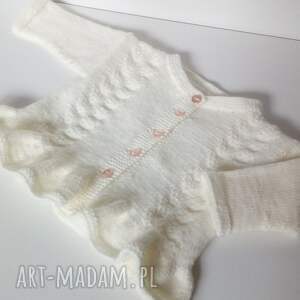 sweterek z falbanką chrztu na drutach, oryginalny prezent