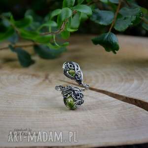 pierścionek regulowany perydot, peridot, oliwin, wire wrapping, stal chirurgiczna