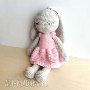 króliczek w różowej sukience, szydełkowa maskotka szydełku