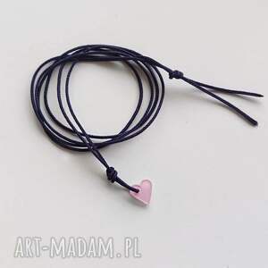 serduszko wisiorek, serce, tworzywo sztuczne sznurek