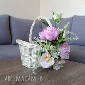 koszyk wielkanocny na święconkę dekorowany kwiatami dekoracja wielkanoc