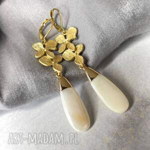 Smukłe kolczyki z perłami w kwiatach c1332, perłowe