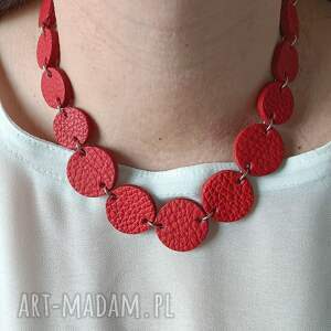 skórzane korale, czerwony naszyjnik